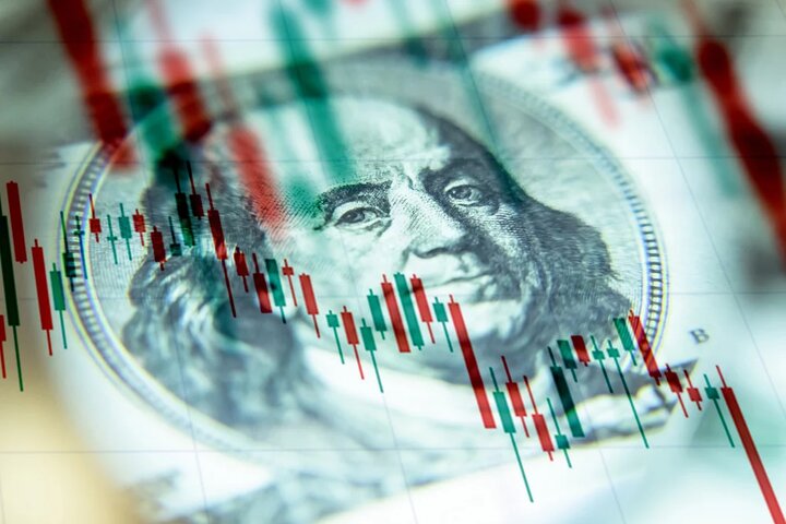 دهن‌کجی قیمت دلار رسمی به بازار آزاد؛ دلار بانک مرکزی ۴۶۰ تومان ریخت