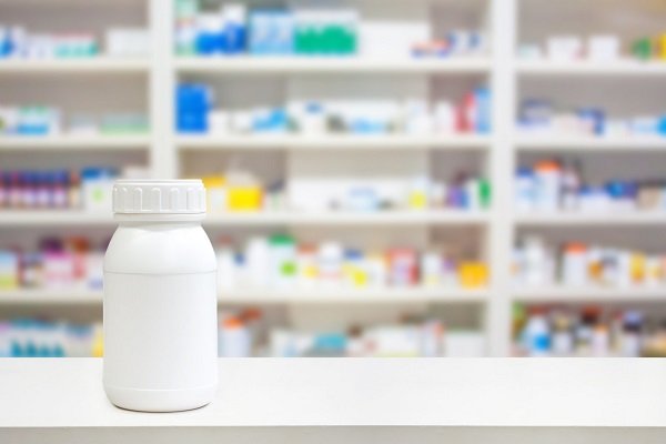 محمدبیگی: باید حداقل ۶ ماه ذخیره دارویی داشته باشیم